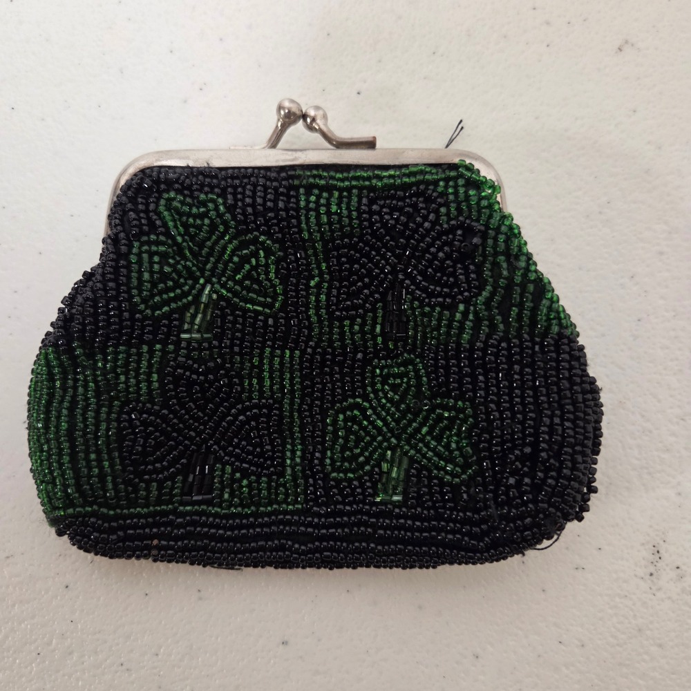 The Bridgets of Erin Beaded Shamrock Coin Purse Black Green Kiss Lock Vintage